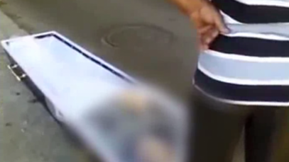 PĂŢANIE MACABRĂ la Constanţa: Cu mortul în braţe prin curtea spitalului -vezi video